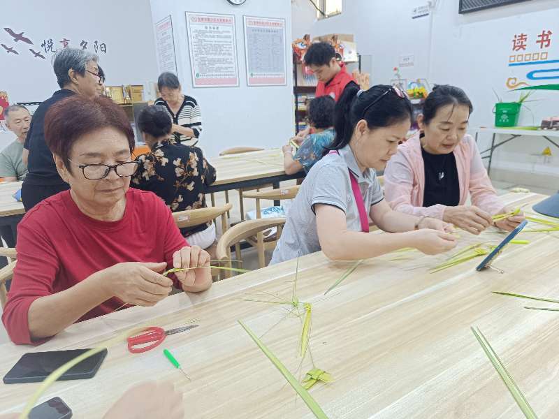 盐田社区新时代文明实践站暨妙手草编趣,传承老手艺——手工活动