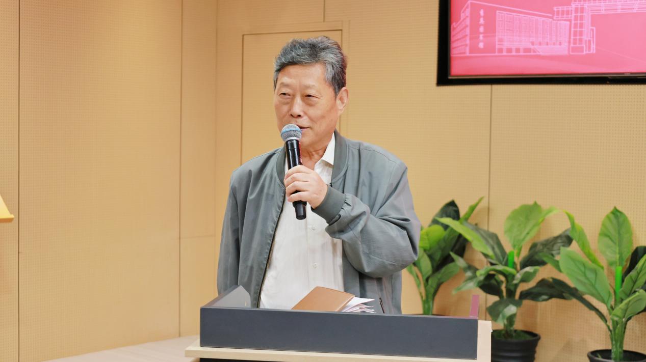 河南省人工智能学会基础教育专委会主任闫俊合作总结讲话