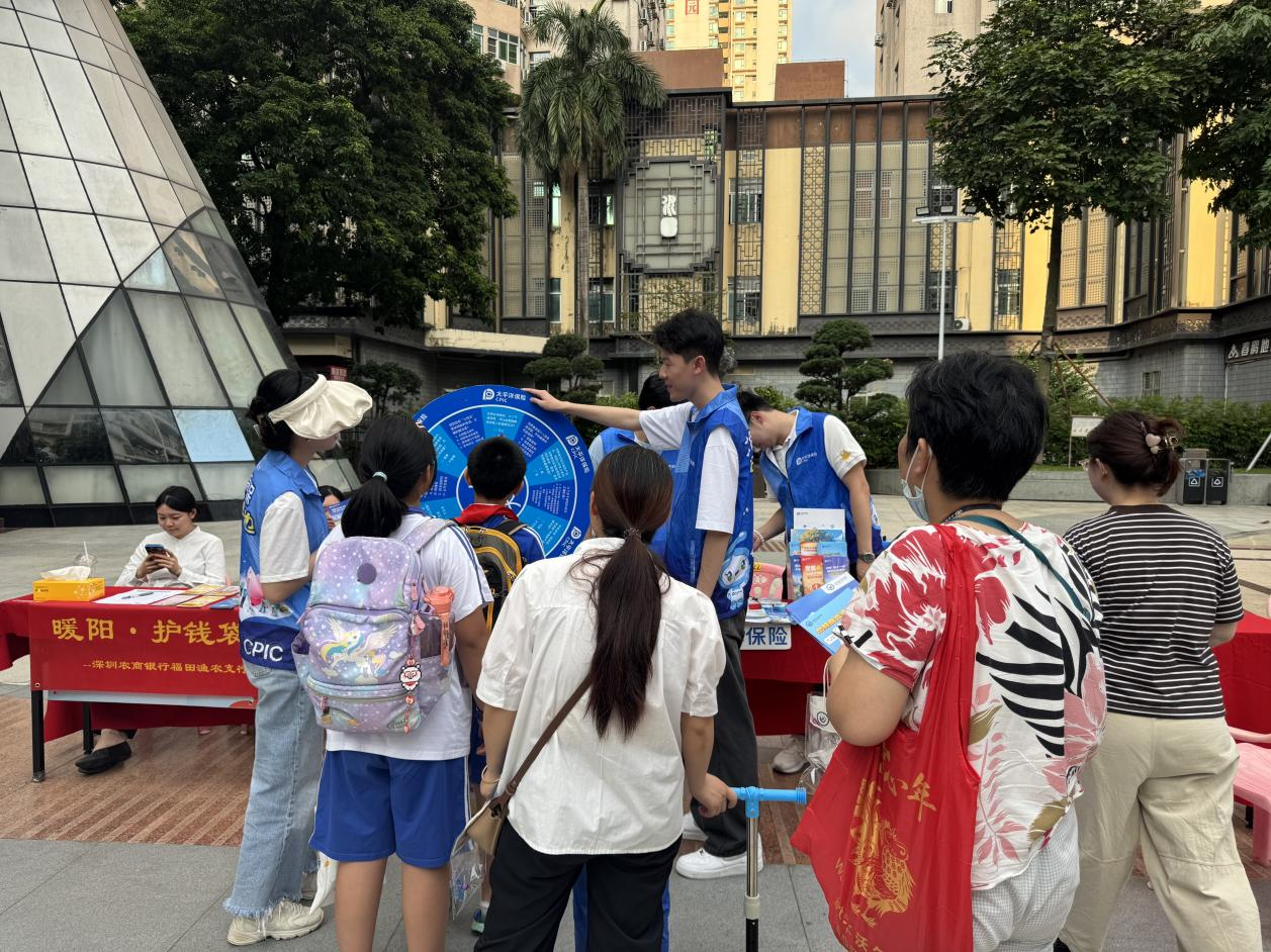 “三心”服务暖市集 金融教育惠民生——中国太保产险深圳分公司参加水围社区党员服务市集