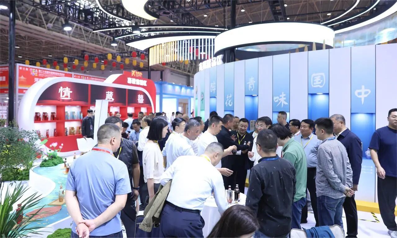 “青花醉”新品发布 超高端新品预告——古越龙山武汉酒博会重磅连连