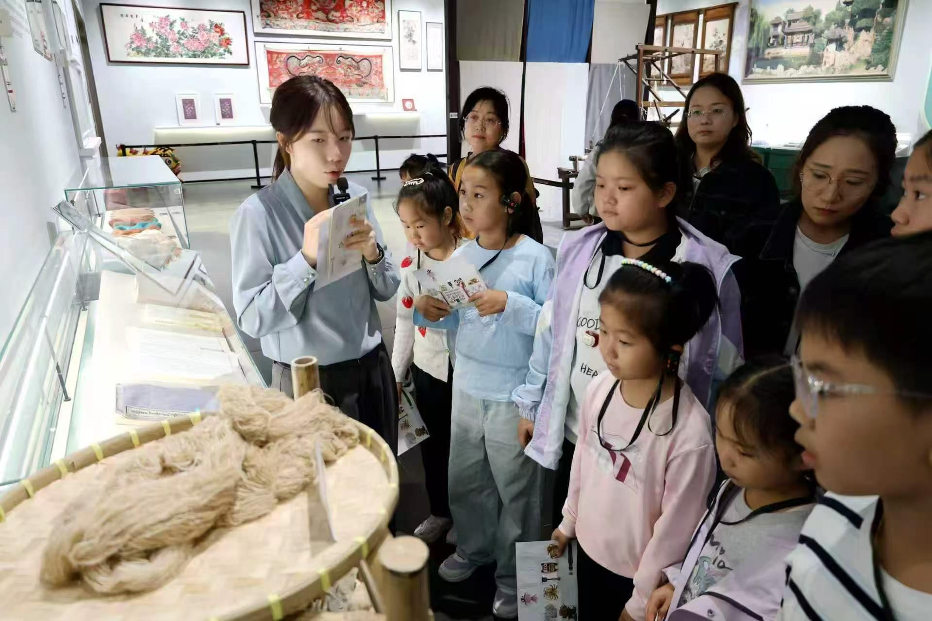 非遗润童心 家风代代传——潍坊滨海区创新开展沉浸式亲子家风实践活动