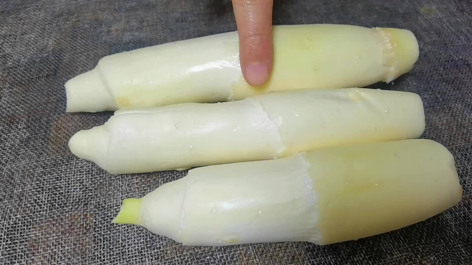炒茭白直接下锅炒就错了，难怪不好吃，教你一招鲜香营养，真好吃