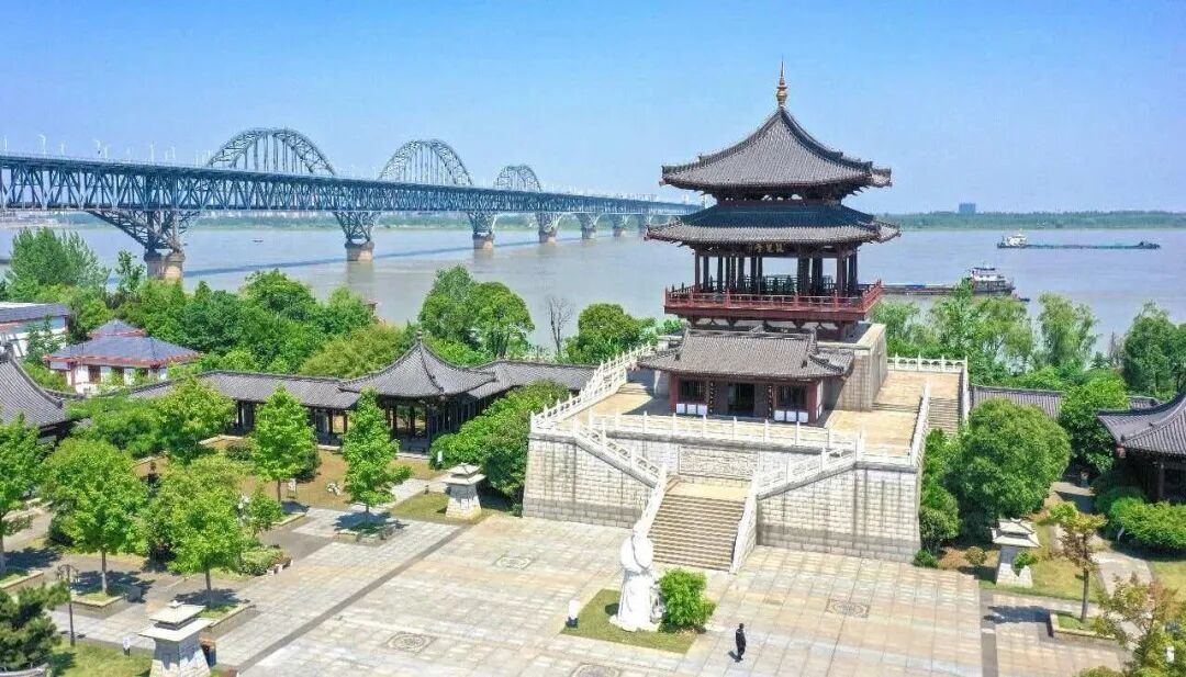 浔阳江畔的琵琶亭。
