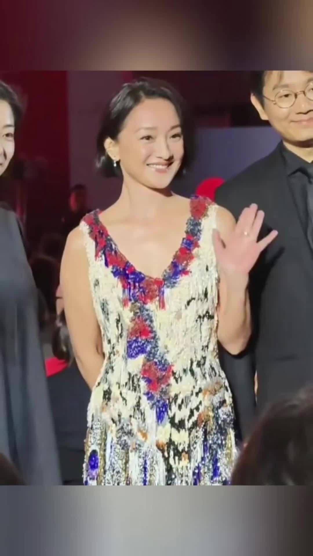 演员周迅凭借《初次尝到寂寞》获釜山电影节最佳女演员奖，陈坤发文：恭喜你