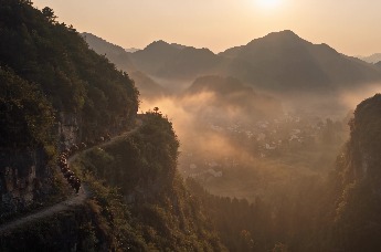 岁月涵养这一杯，杯有容量，境无限量