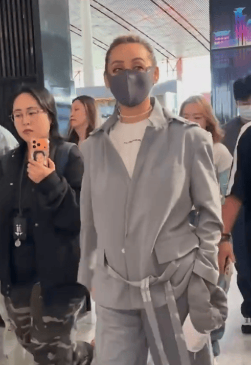 宁静称月看两百多部短剧 如今不看真人剧