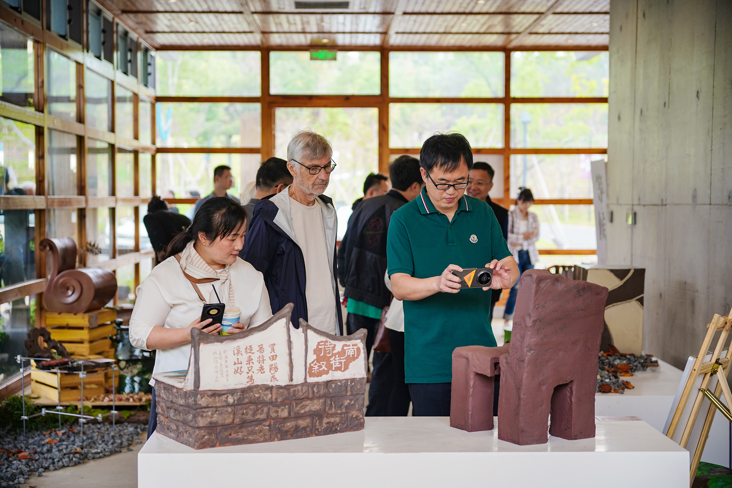 以陶为桥 艺聚山海|“等候”中外陶人陶凳公共艺术共创活动在无锡宜兴丁蜀启幕