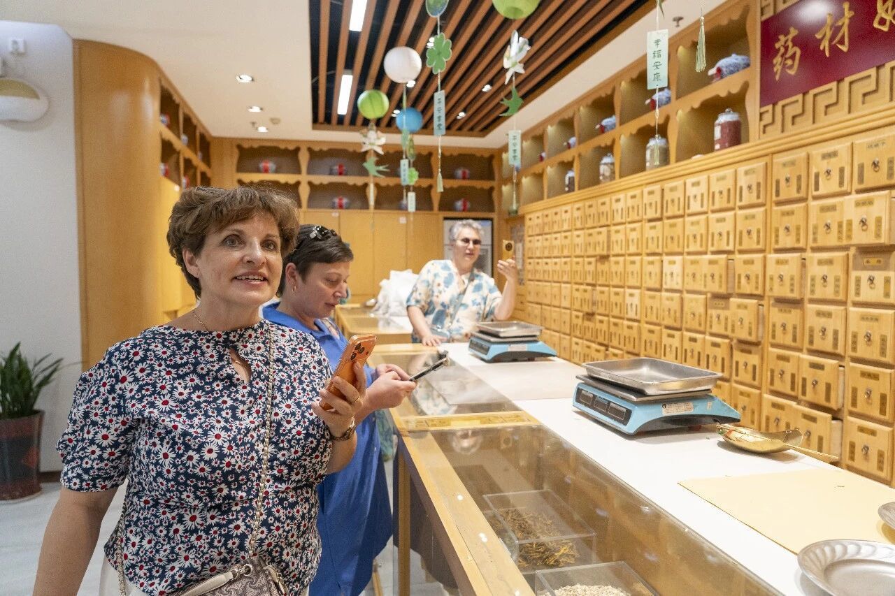 当俄罗斯人遇见仲景 会碰撞出怎样的火花?