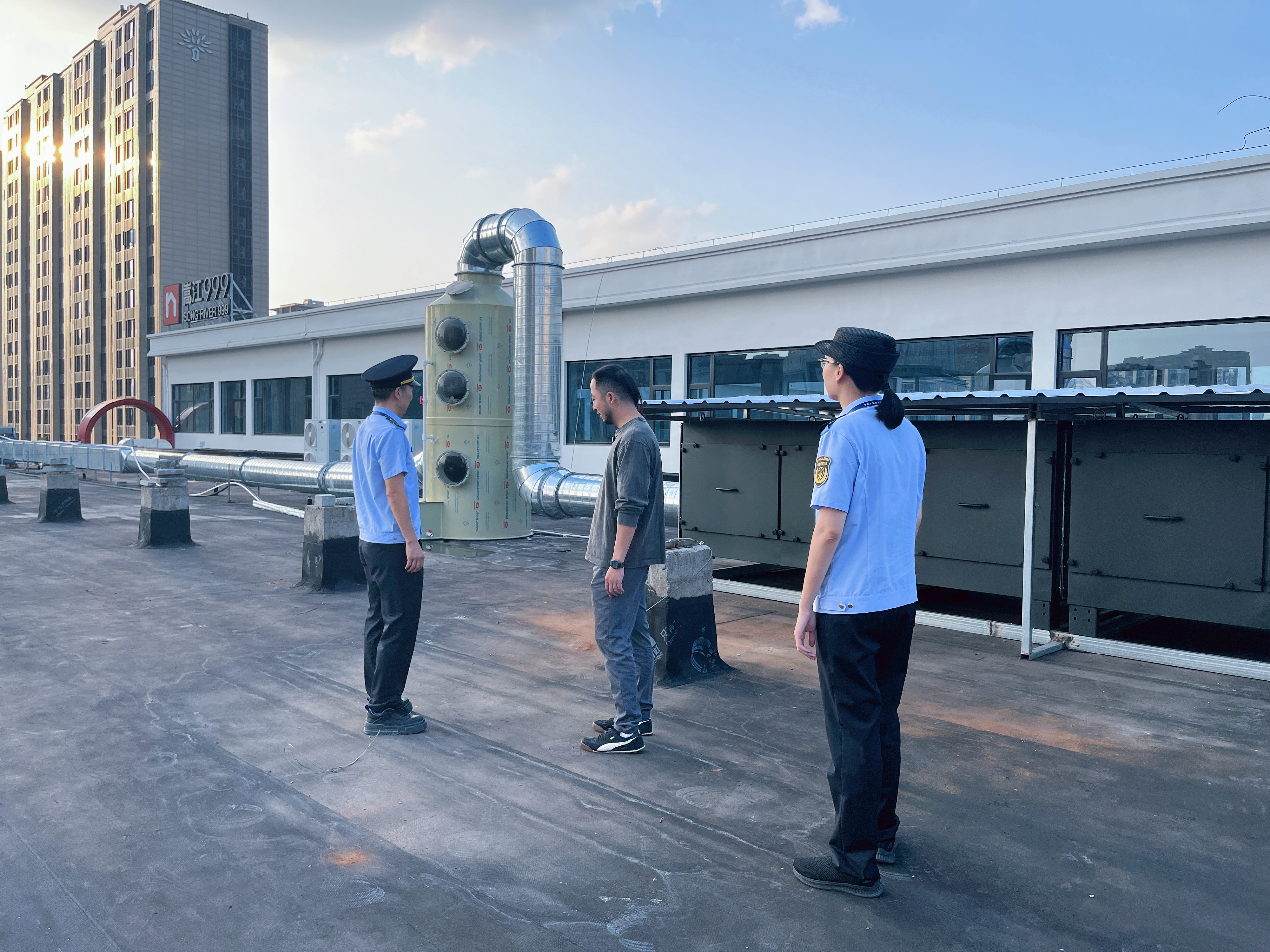 从“达标”到“宜居” 执法服务更进一步——鄞州综合执法深度破解餐饮油烟扰民难题