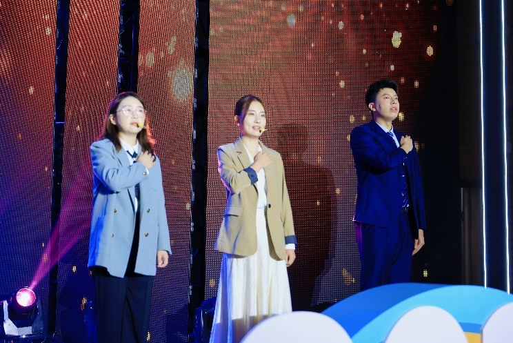 老师登台讲述以匠心致初心的追求