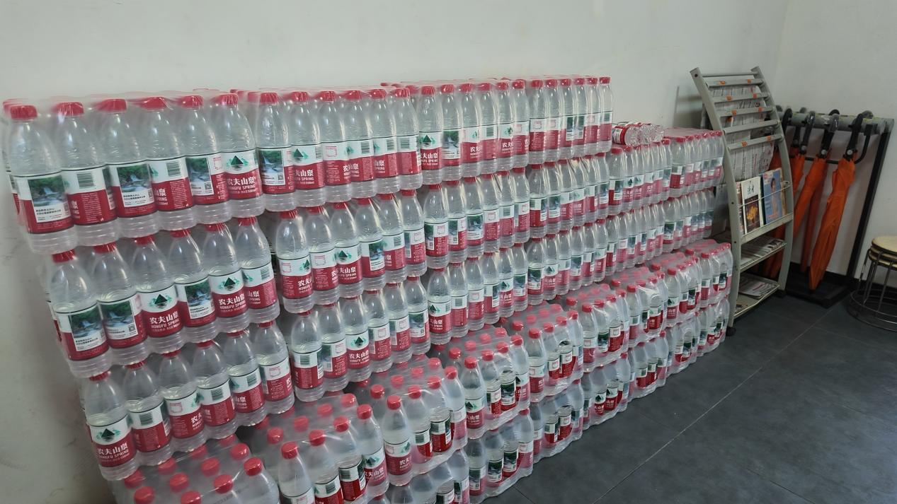 歇脚喝水充电全免费 爱心驿站温暖城市奔跑者