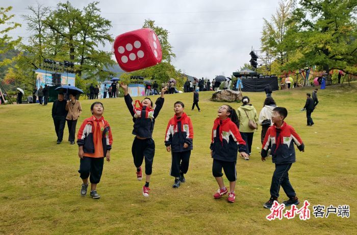 孩子们感受生态之美