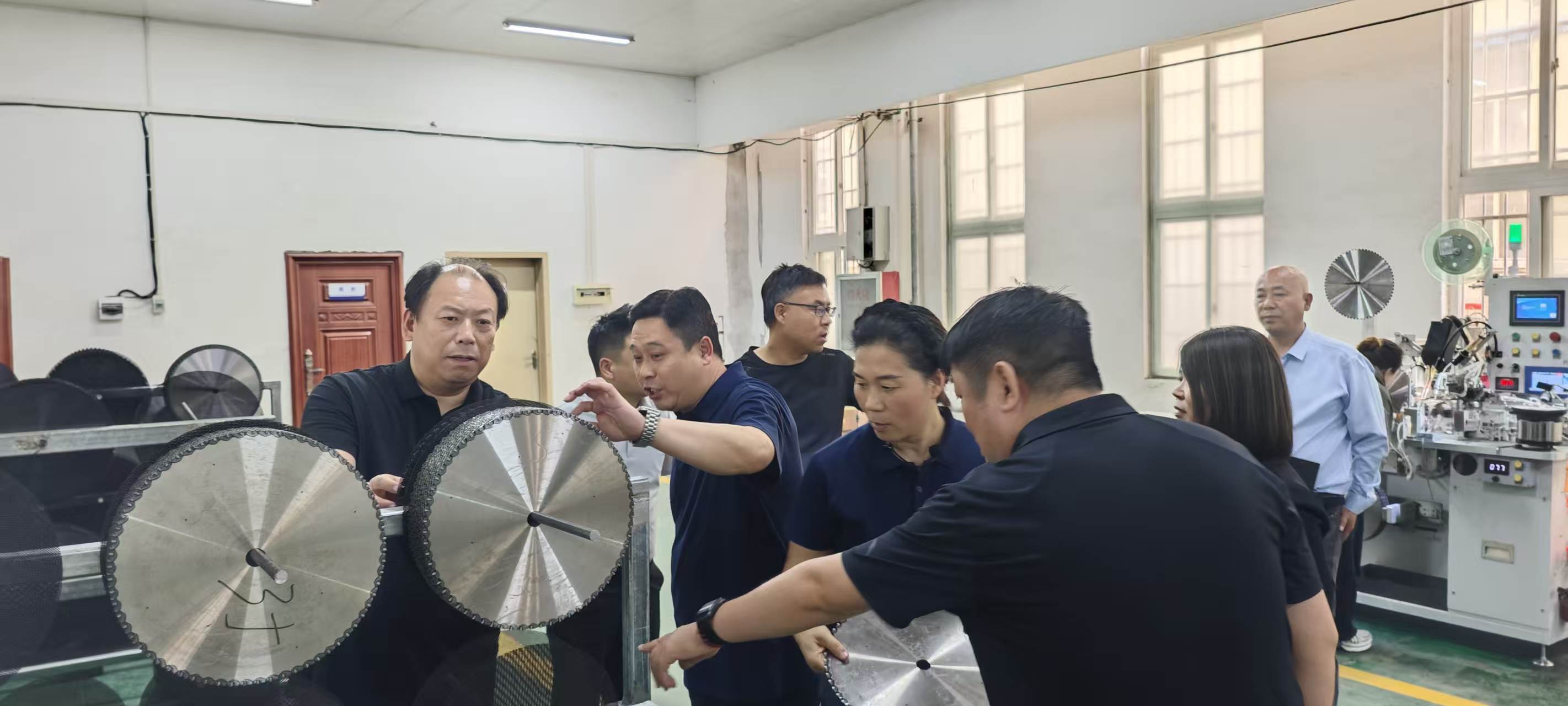 登封市中岳街道商会开展会员企业走访座谈活动