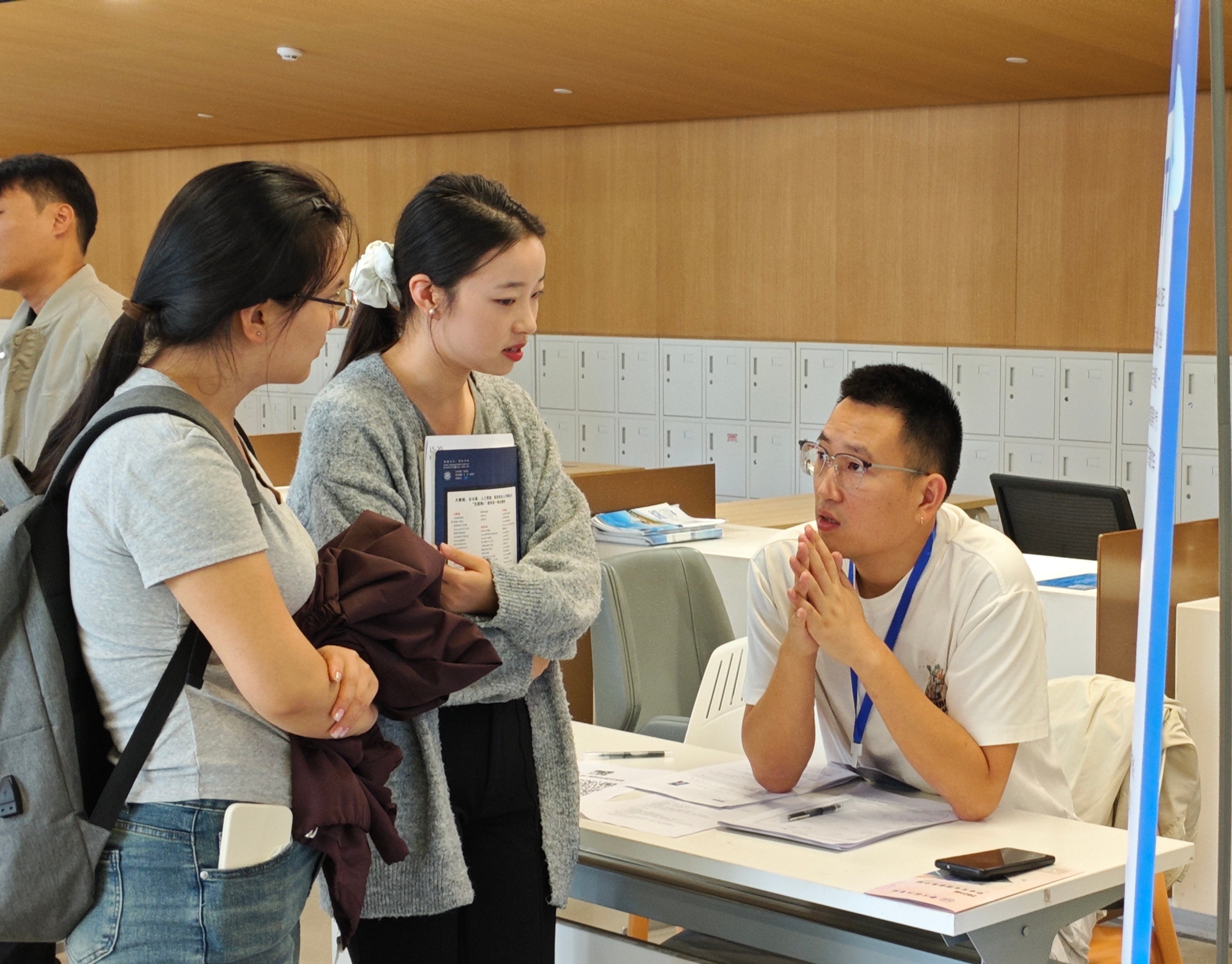 课堂所学直通就业岗位 郑州科技学院举办2027届经管类专业秋季专场双选会