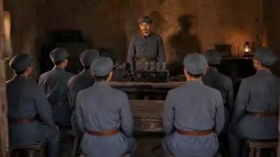 半部电台起家，长征路上办学，电波不熄，薪火相传