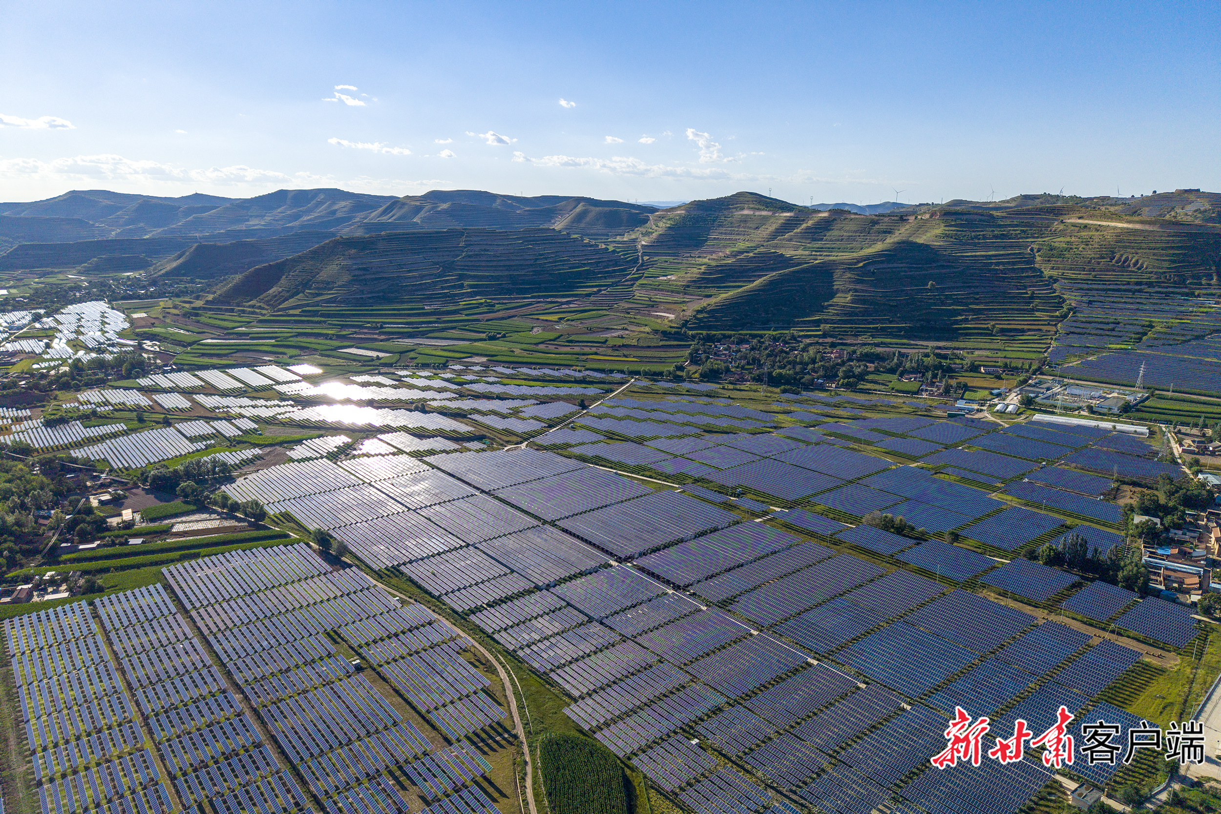 榜罗镇光伏基地　新甘肃&middot;甘肃日报通讯员　张子斌