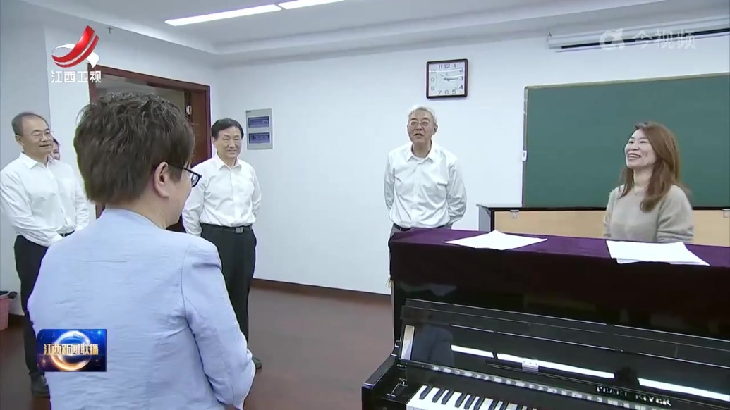 尹弘在重阳节前夕开展走访慰问