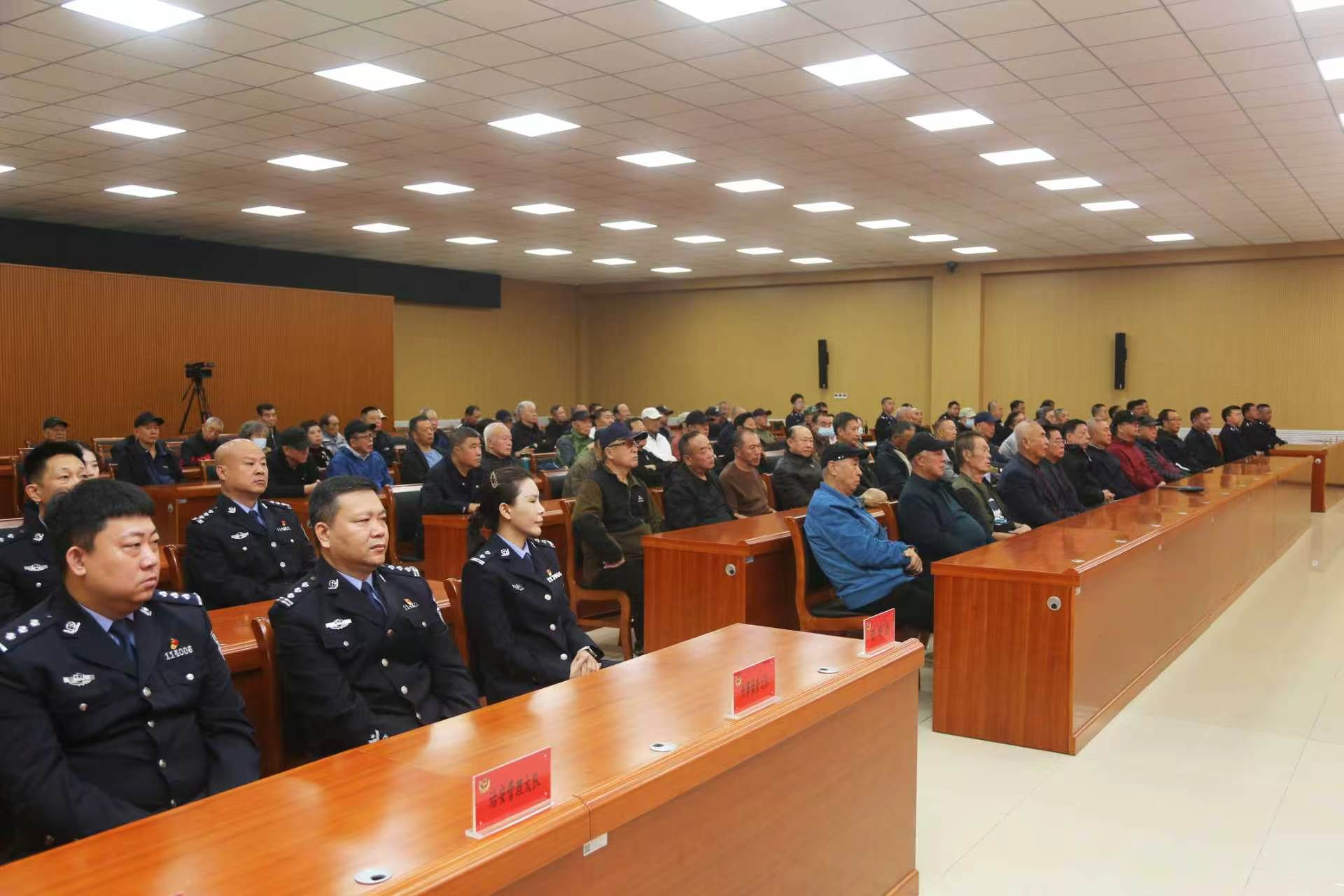 沈阳公安苏家屯分局举行“情暖重阳、薪火赓续” 主题活动