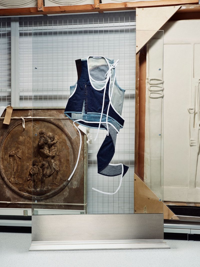 Acne Studios携手Hussein Chalayan推出合作系列