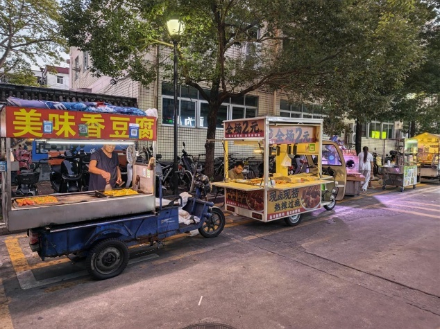 告别“躲猫猫”，铁岗社区为摊贩安了个“新家”