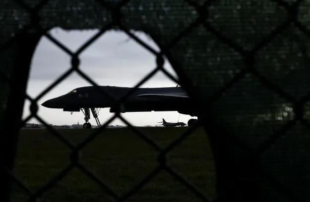 2026年9月,一架B-1B“枪骑兵”轰炸机停放在英国费尔福德空军基地。