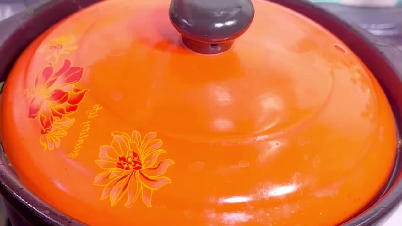 这才是白菜炖粉条最正宗做法！不加水也入味？大厨示范私藏技巧