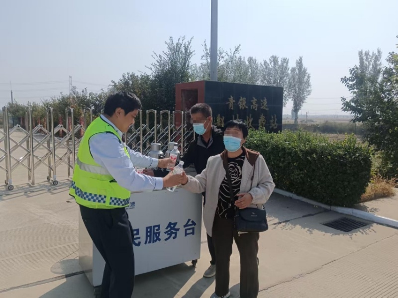 河北高速集团青银分公司赵村收费站：靠前服务除隐患 点滴温情暖归途