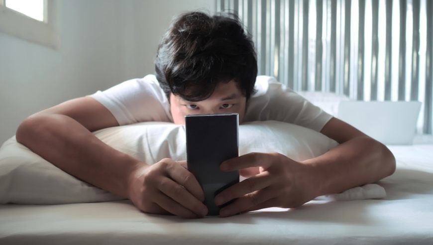 看短剧会“变笨”冲上热搜！有人日刷超10小时，医生回应
