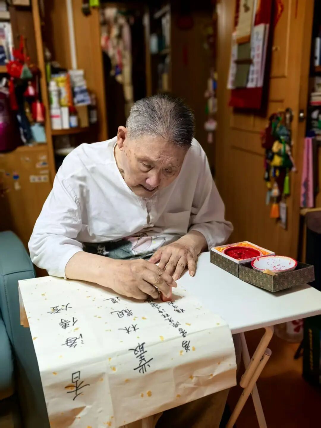 宽运法师追忆与楼宇烈先生殊胜因缘：先生赠香港佛教八字墨宝，感念不已