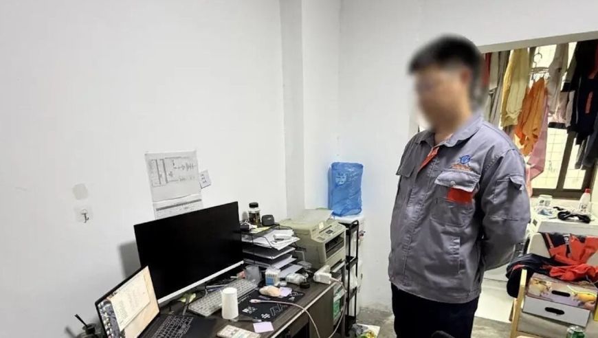 热门餐厅刚开门就有数百人排队，奇怪的是叫号时却没人进店，警方调查后发现真相