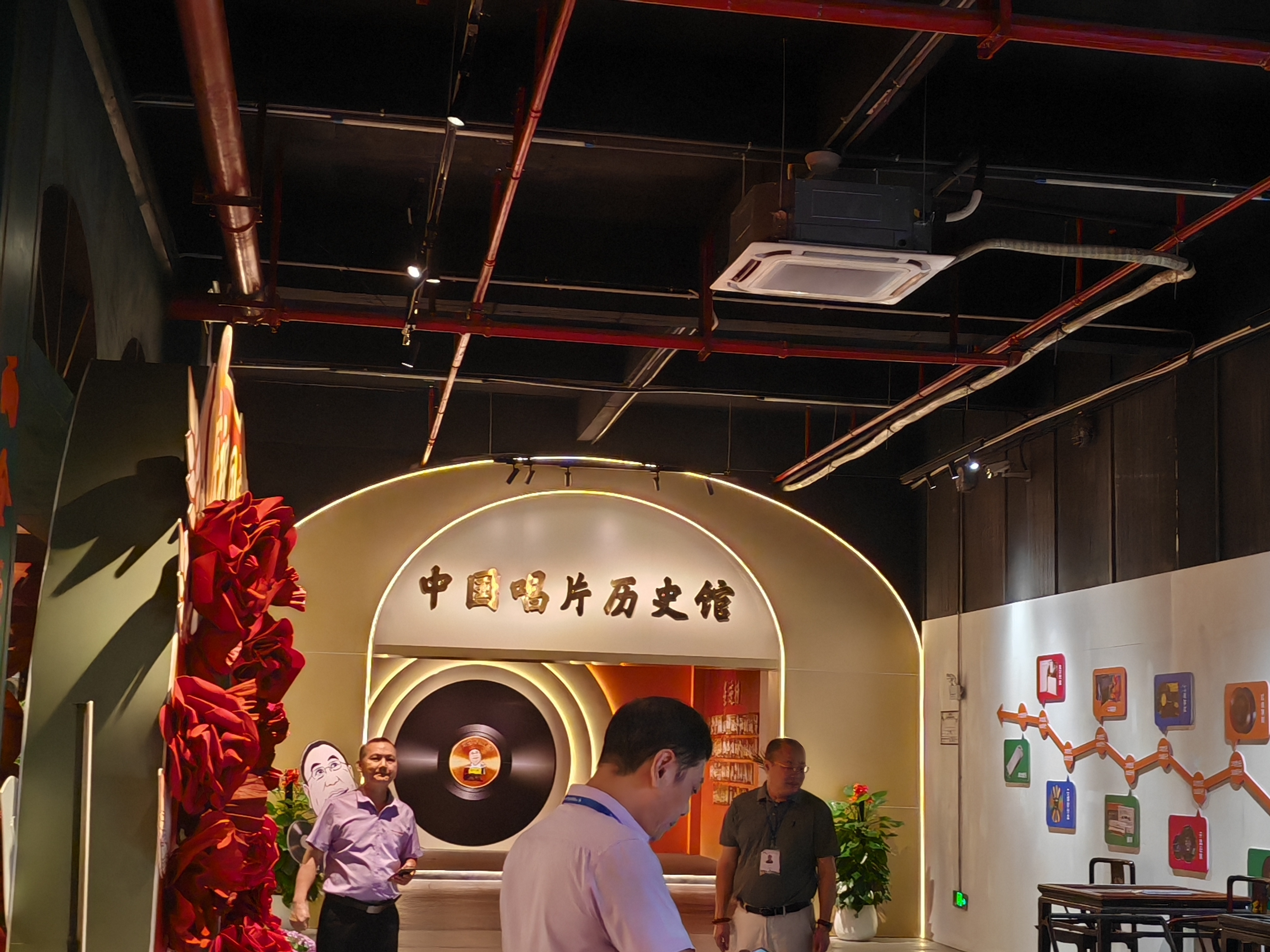打捞百年声音记忆:十八子唱片馆里的时代回响
