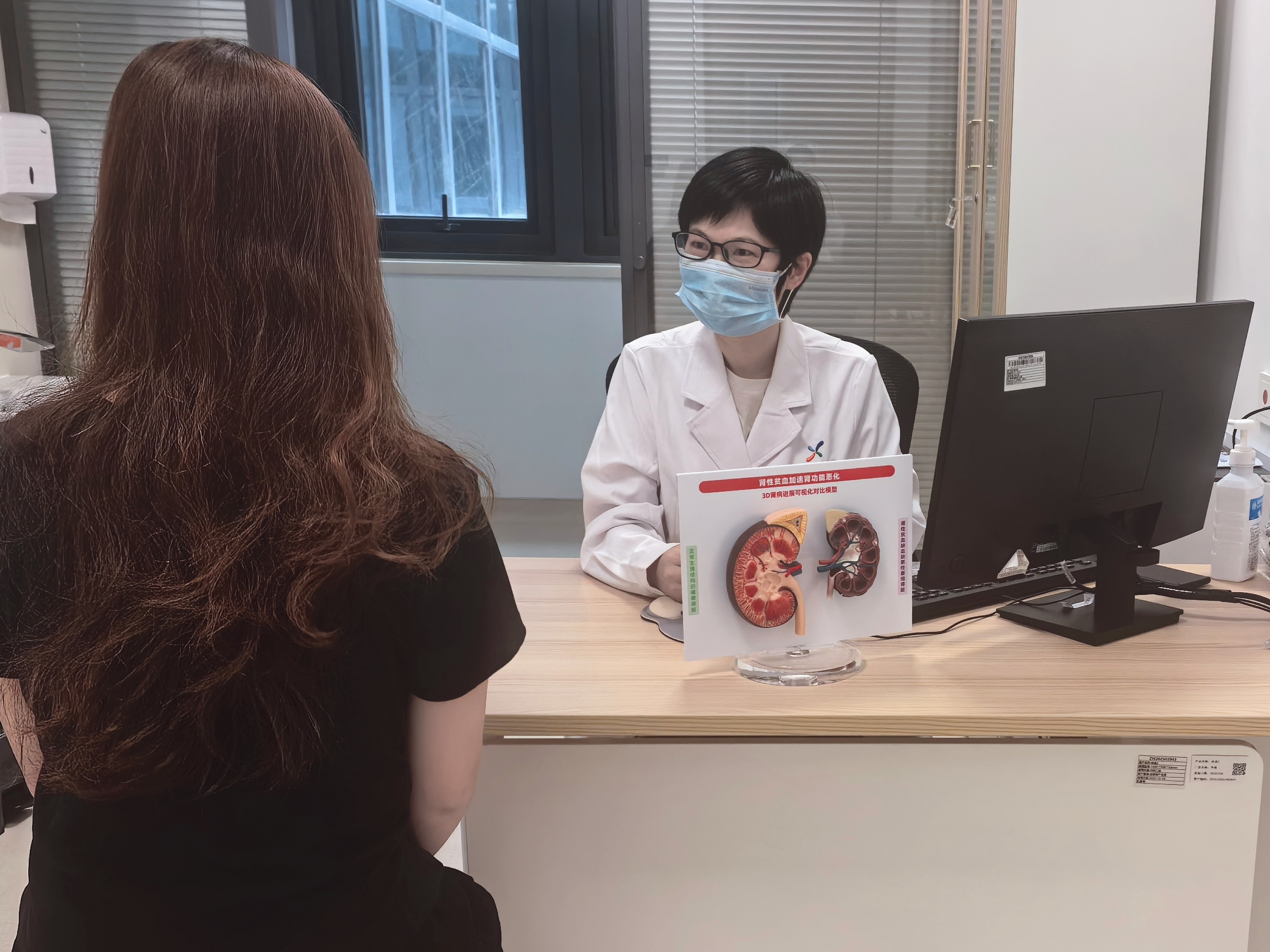 25岁女子健身后腿痛、尿液变成“酱油色”,医生提醒警惕横纹肌溶解症
