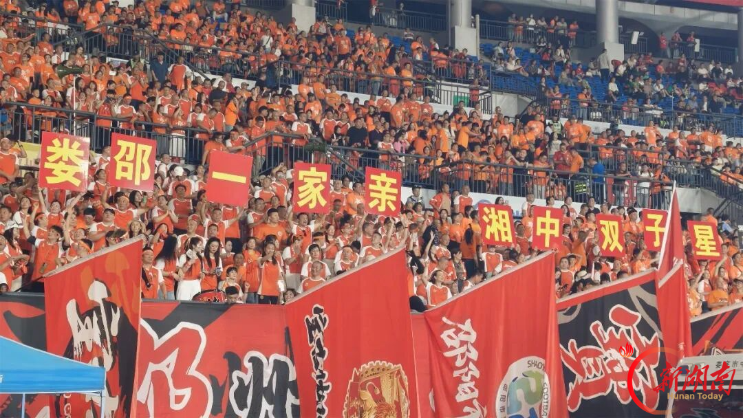 申兴刚 摄