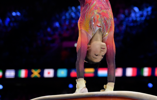 终结美国队连冠！中国体操女团时隔20年再夺世锦赛冠军，深圳运动员柯沁沁建功