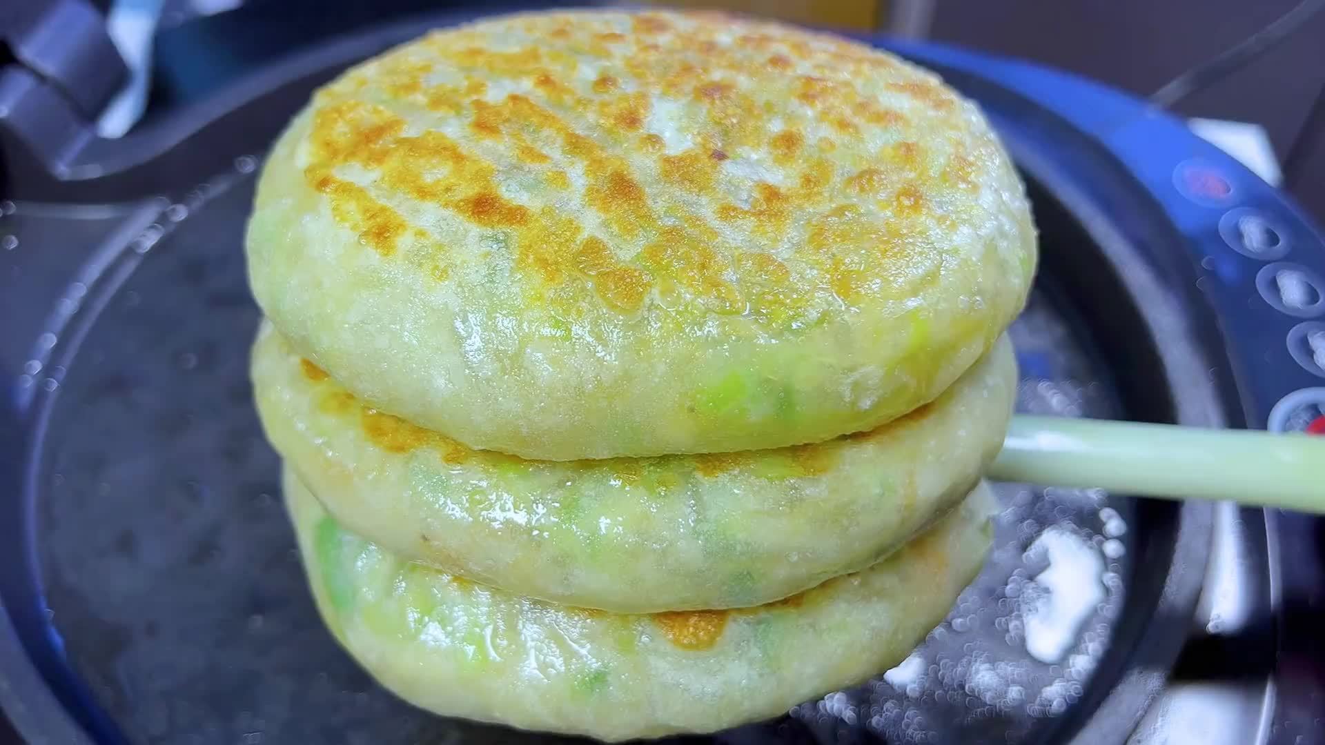 被家人夸爆的萝卜丝馅饼，不放鸡蛋不放肉，皮软馅鲜，太香了