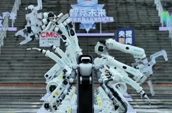 南京埃斯顿，机械臂“千手观音"，展示十八般武艺