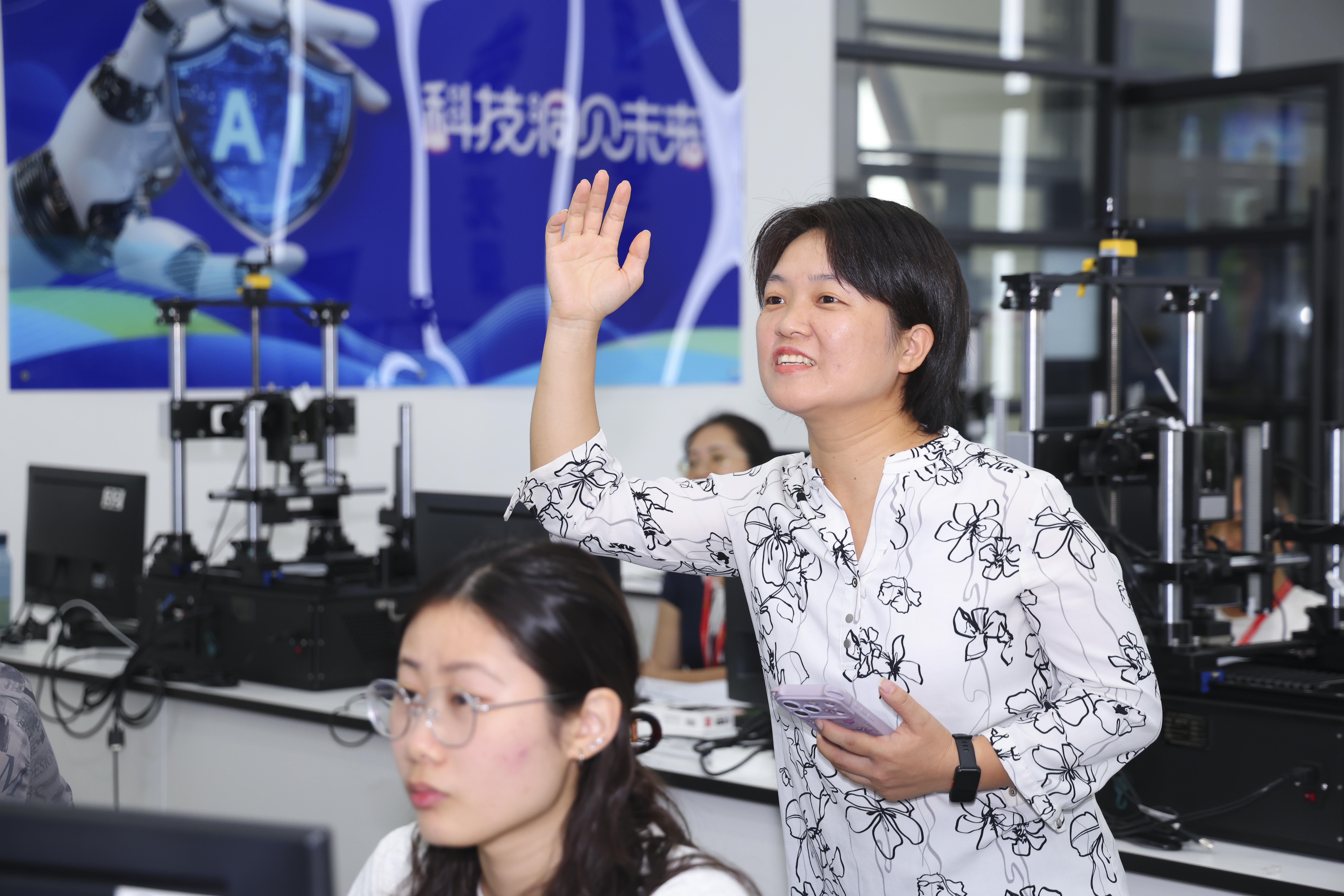 开课啦!深圳工匠学院四大专业同步开班