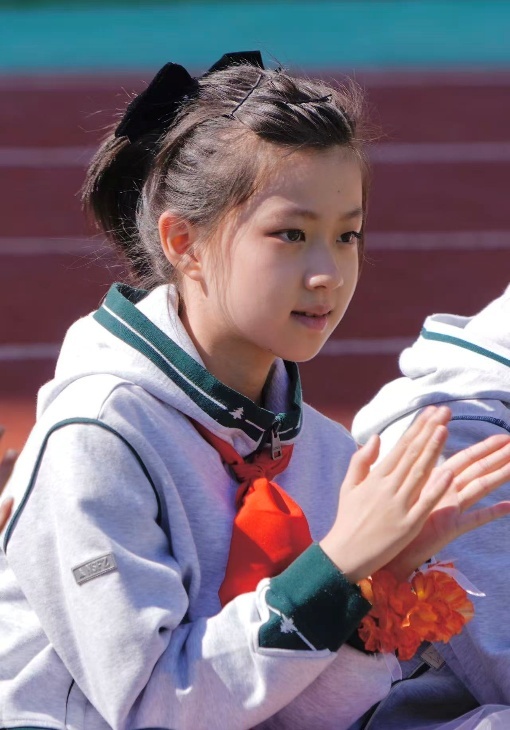 美少女送出掌声