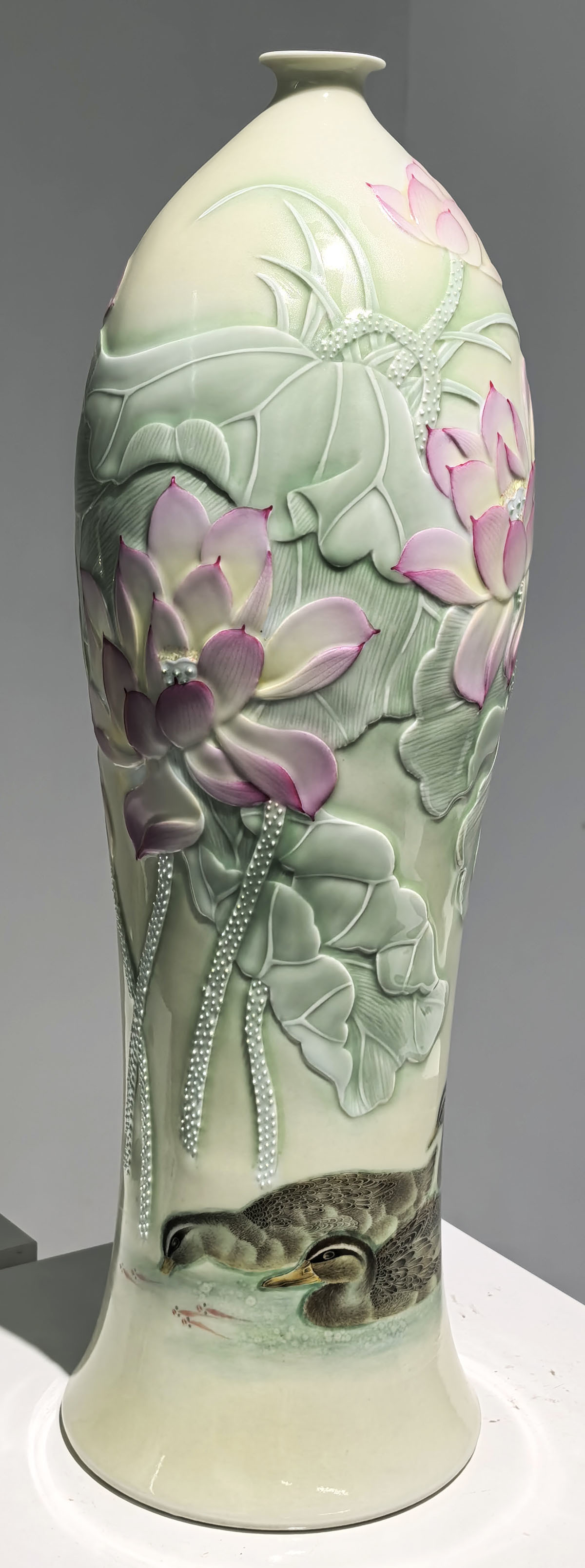陶瓷浮雕五彩瓶 《和乐图》（守正开境——熊钢如师生艺术作品联展）钟振华作