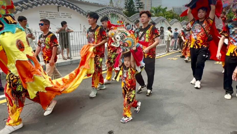 4岁“奶”麒麟的自述:我家的鼓点,敲了四代