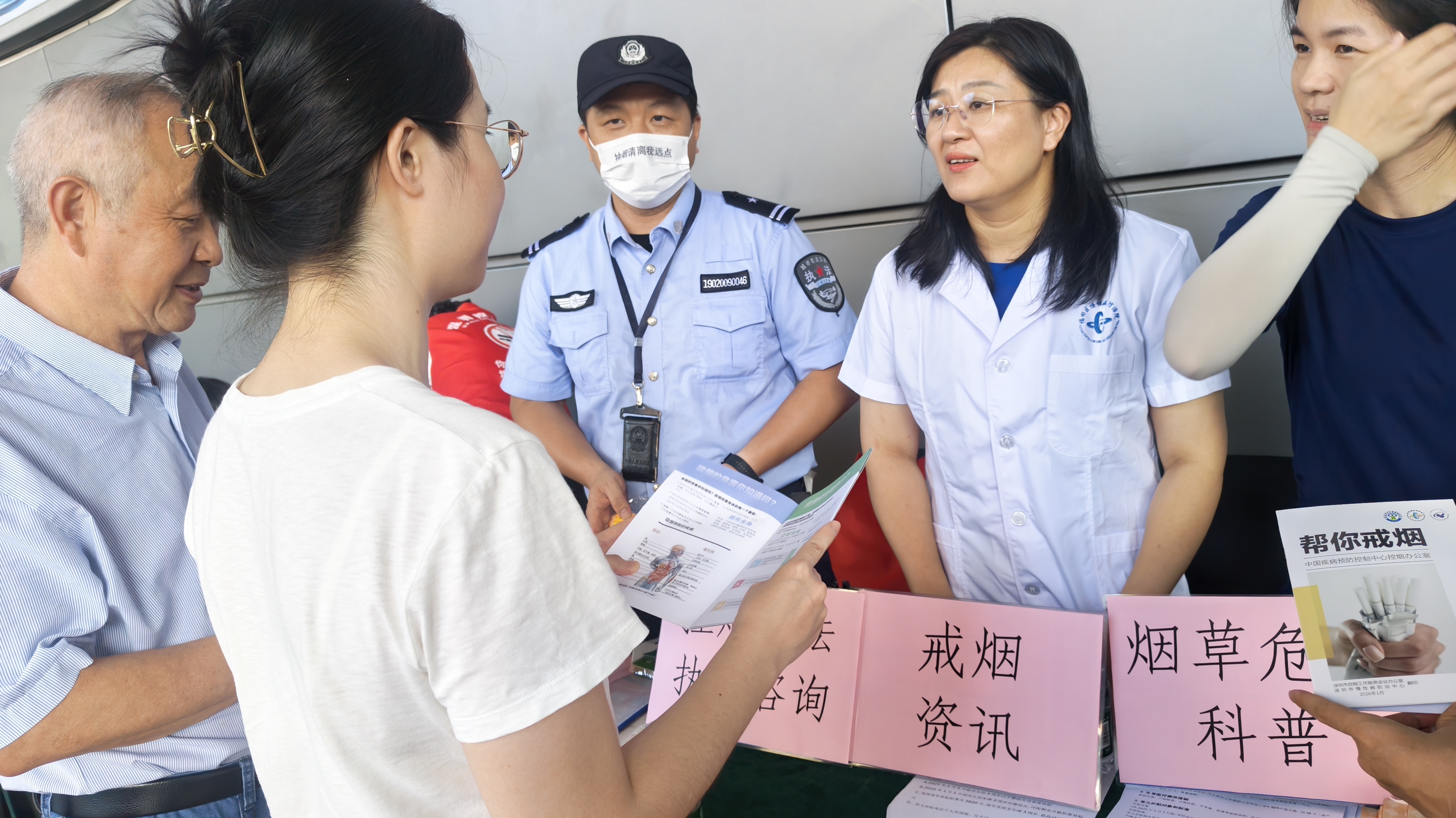 福田口岸建设“无烟街区” “全口岸都禁烟嘛!”香港阿伯过关都要学控烟条例