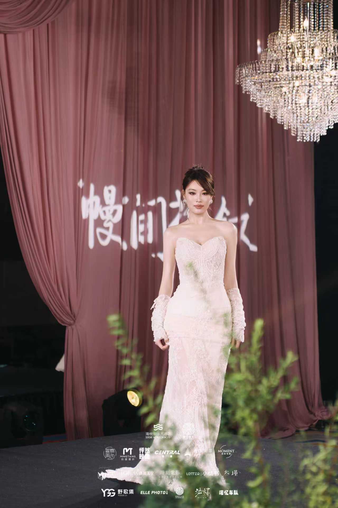 以“幔间花叙”为名,青岛海悦御华大酒店2026秋季婚礼秀 演绎婚宴新传奇 ——一场关于爱与承诺的沉浸式美学盛宴,重新定义岛城婚宴新标杆