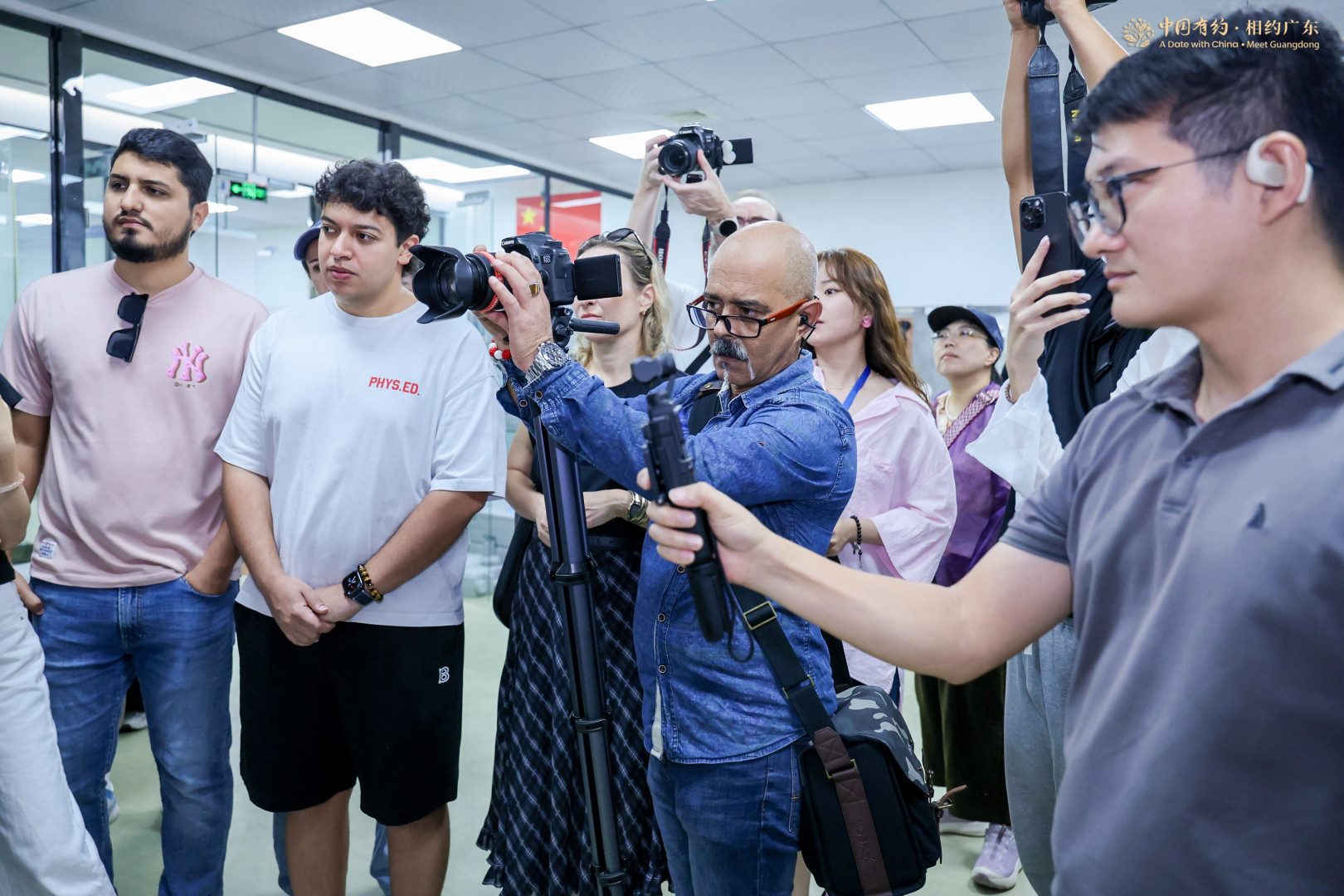 国际媒体采访团走进中山 看见“没有滤镜”的立体城市