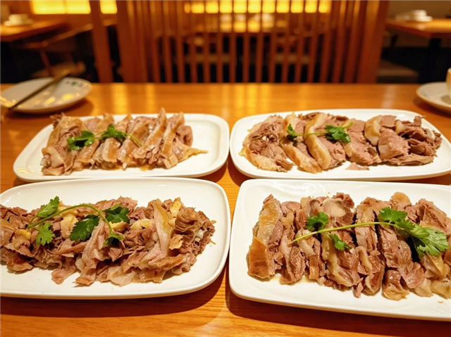 手抓羊肉（图片来源：兰州日报）
