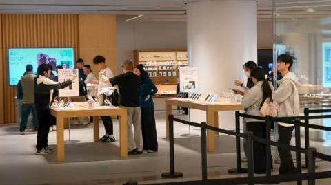 iPhone Duo首销日,没人排队抢货,黄牛回收最多加2000#苹