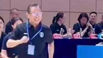 钟南山今天90岁了！几天前他为“南山挑战杯”开球，一路小跑、精气神十足