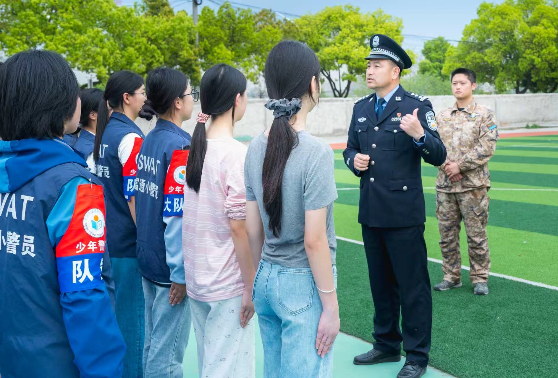少年护旗手变身法治小记者,宁波“蓝鲨护未来”警校共建淬炼青春担当