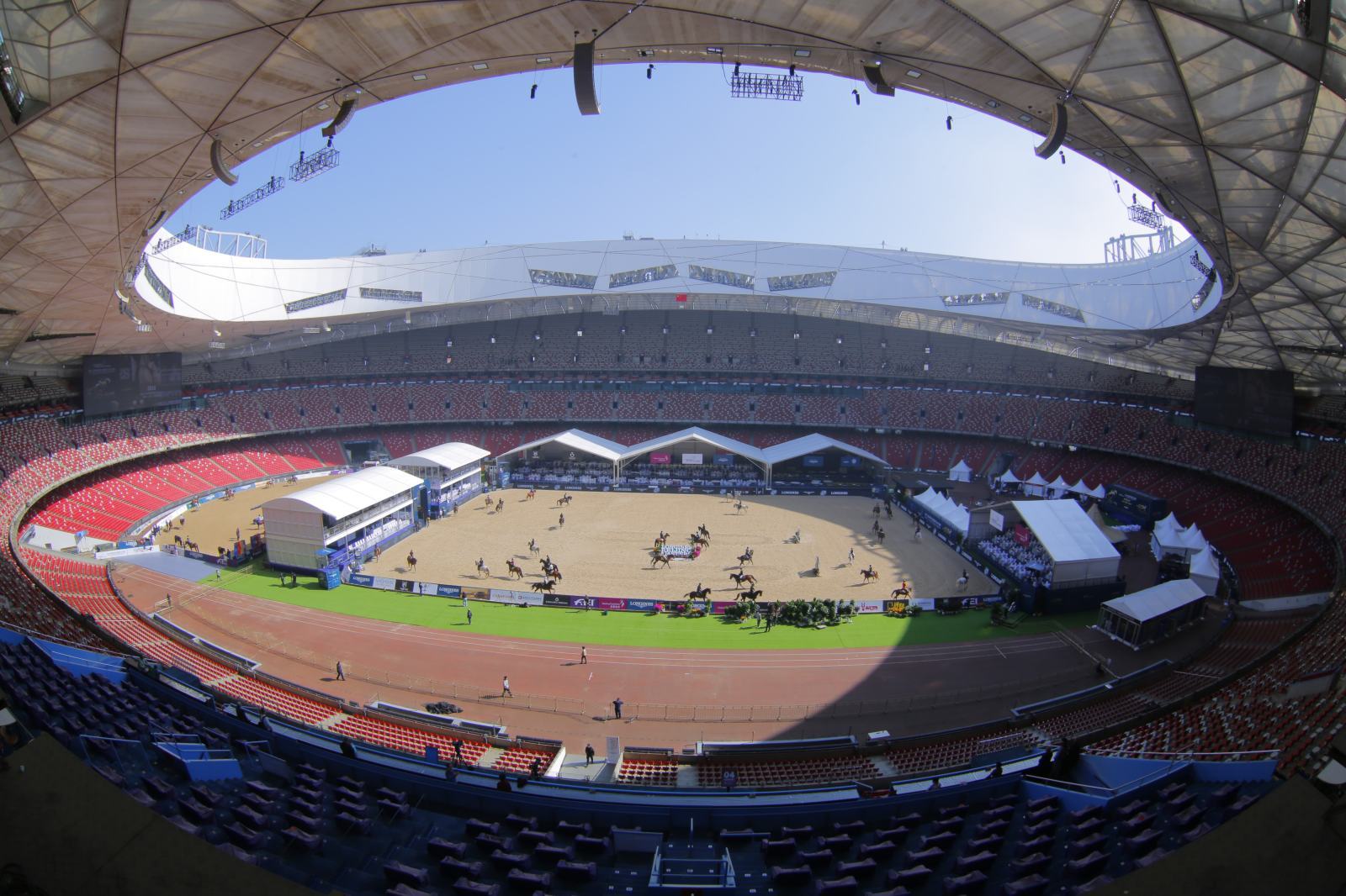 图1:第十三届浪琴表北京国际马术大师赛首日赛场全景