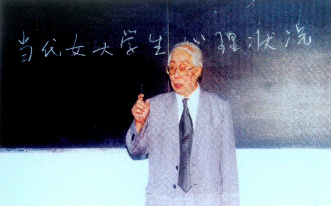姜维之先生为学生授课