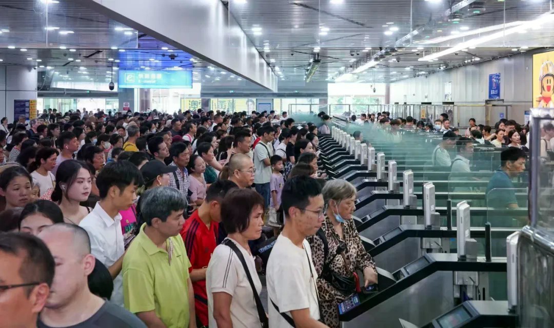 珠海边检前三季度查验出入境人员1.79亿人次 同比增长约8%